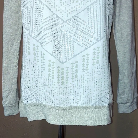 NWT Women's Jolt For Vanity Gray Aztec Patterned Sheer Knit Top - Picture 4 of 12